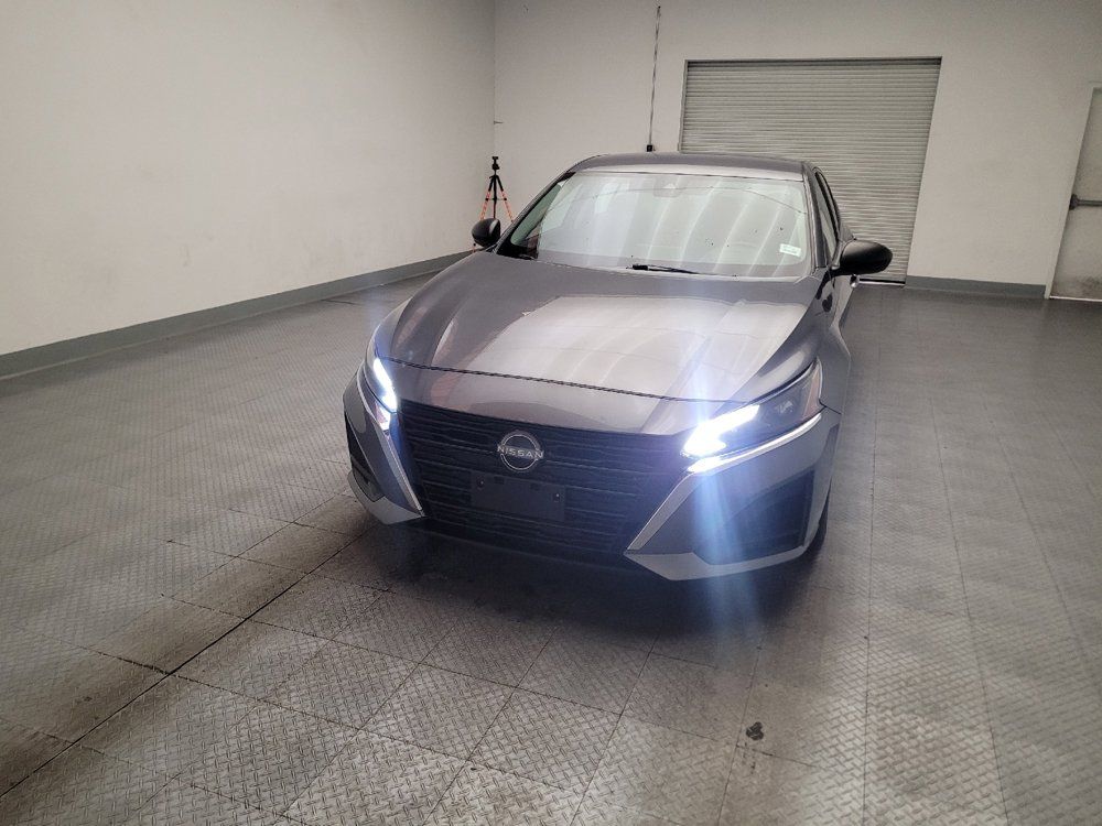 Used 2024 Nissan Altima 2.5 SV FWD image 15