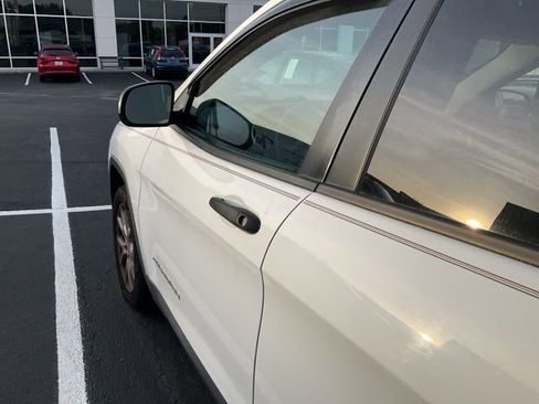 Used 2016 Jeep Cherokee Sport image 8