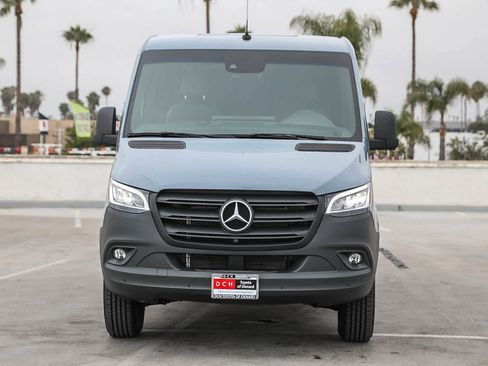 Used 2024 Mercedes-Benz Sprinter 2500 image 3