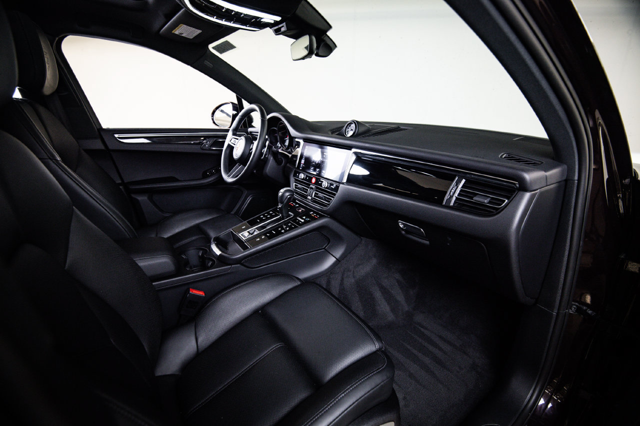 Certified 2026 Porsche Macan AWD/4WD image 28