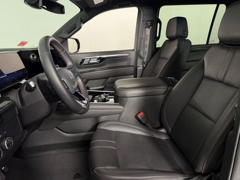 Used 2025 Chevrolet Suburban RST image 23