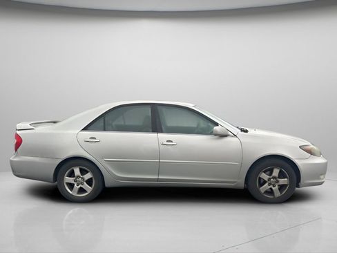 Used 2004 Toyota Camry SE image 3