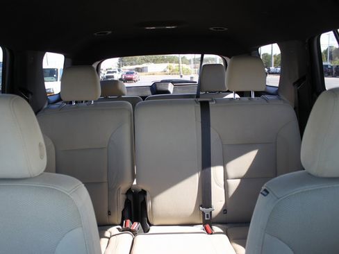 Used 2023 Chevrolet Traverse LS image 17