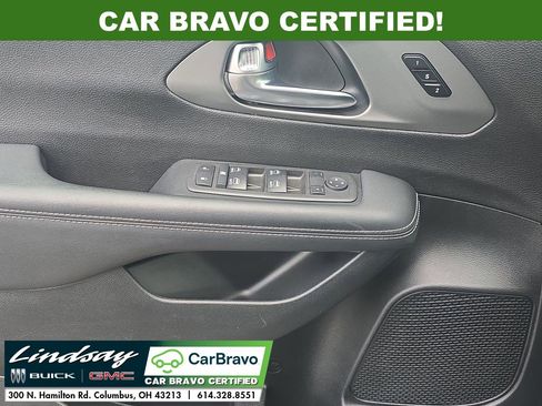Used 2025 Chrysler Pacifica Select FWD image 23