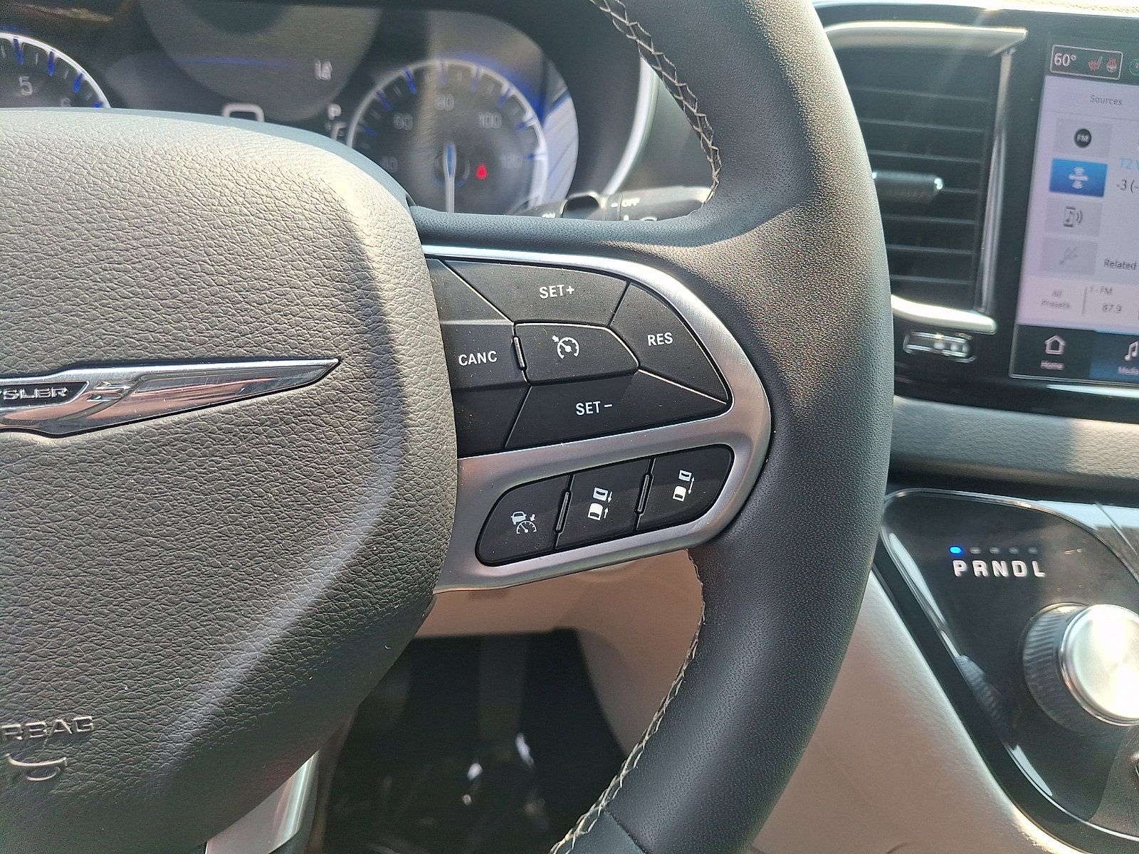 Used 2024 Chrysler Pacifica Touring-L FWD image 23