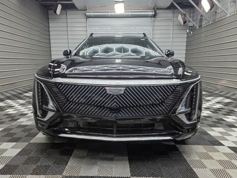 Used 2024 Cadillac Lyriq Tech AWD/4WD image 3