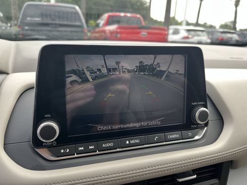 Used 2024 Nissan Rogue SV FWD image 25
