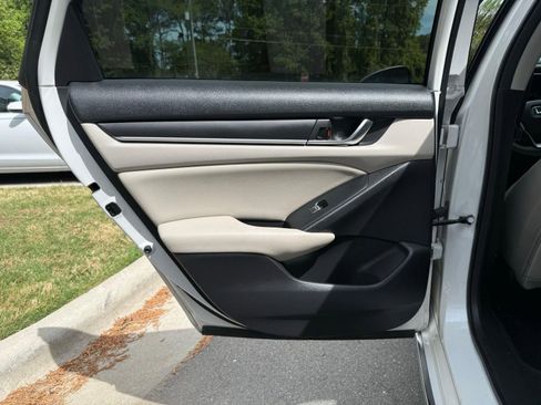 Used 2019 Honda Accord EX image 23