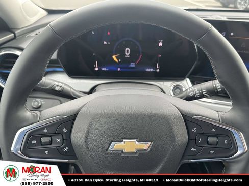 Used 2025 Chevrolet Trax LT w/ LT Convenience Package FWD image 20