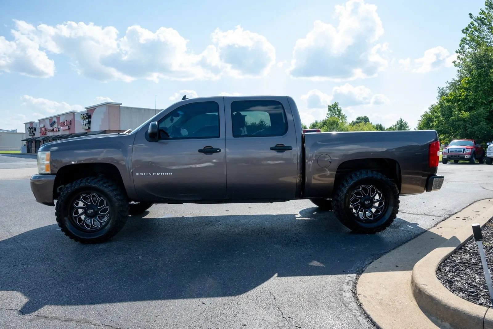 Used 2007 Chevrolet Silverado 1500 LT w/ 1LT Convenience Package AWD/4WD image 4