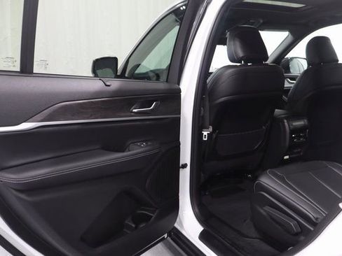 New 2025 Jeep Grand Cherokee L Limited w/ Luxury Tech Group II image 11