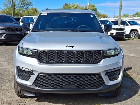 New 2025 Jeep Grand Cherokee Limited w/ Black Appearance Package AWD/4WD image 2