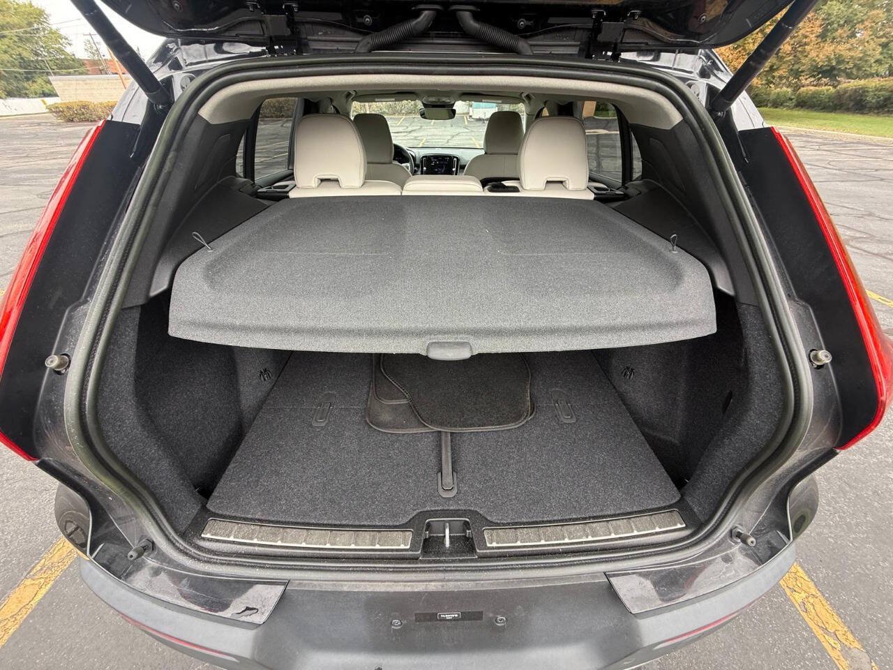 Used 2023 Volvo XC40 B5 Plus w/ Climate Package AWD/4WD image 19