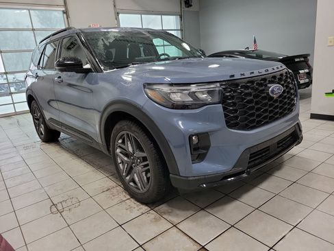 Used 2025 Ford Explorer ST image 7