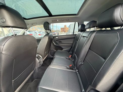 Used 2018 Volkswagen Tiguan SE w/ Panoramic Sunroof Package image 43