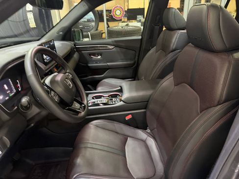 Used 2025 Honda Pilot Black Edition image 23