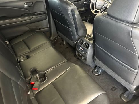 Used 2017 Honda Pilot Touring image 31