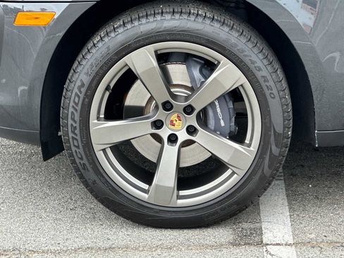 Used 2025 Porsche Macan image 25