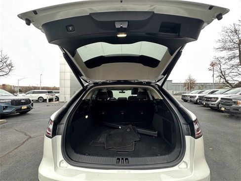 Certified 2022 Lincoln Nautilus Reserve image 41