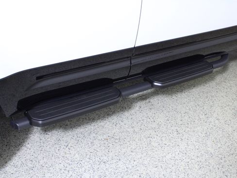 New 2026 Land Rover Defender 110 X-Dynamic SE image 9