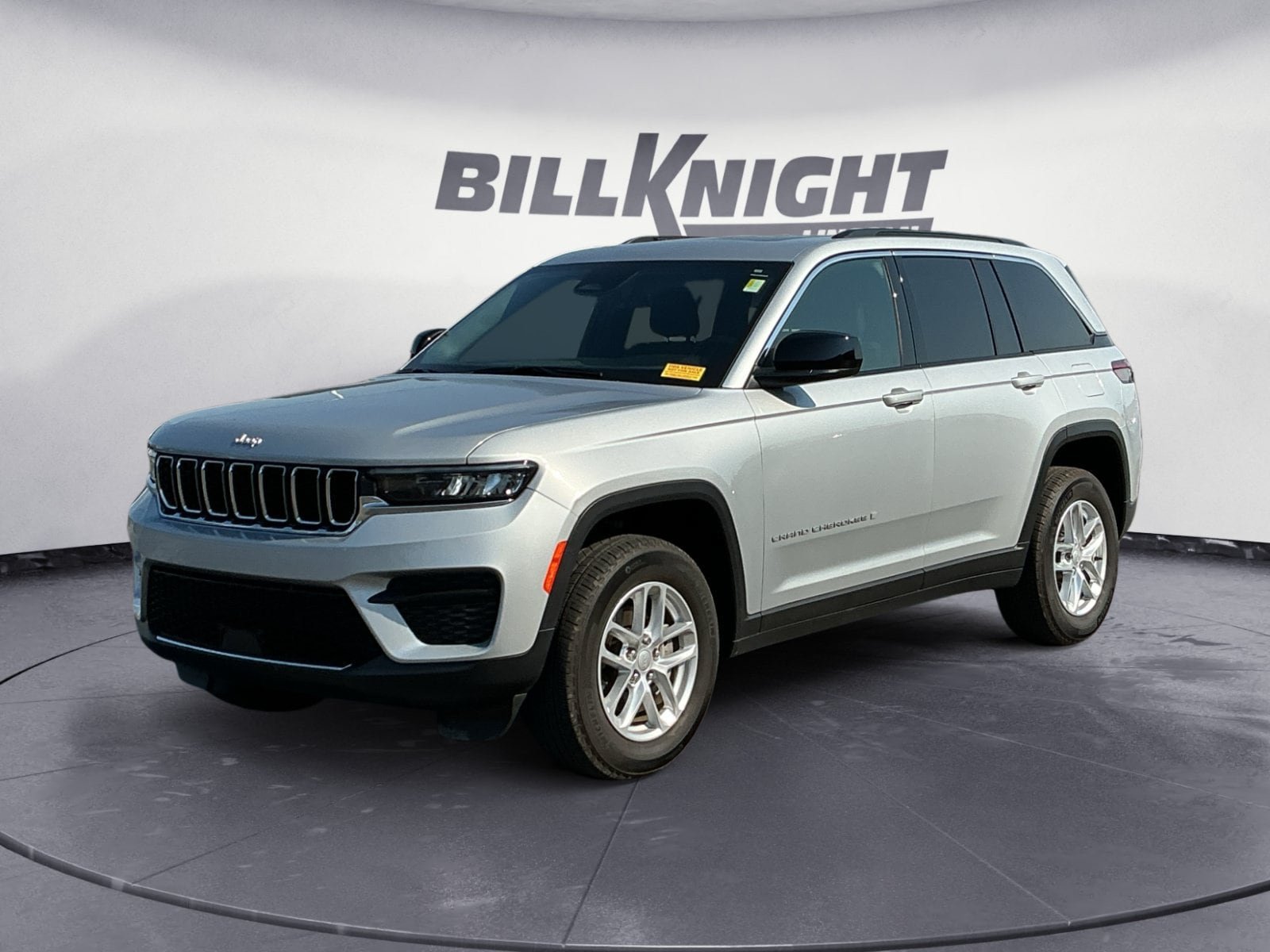 Used 2025 Jeep Grand Cherokee Laredo X w/ Luxury Tech Group I AWD/4WD image 2