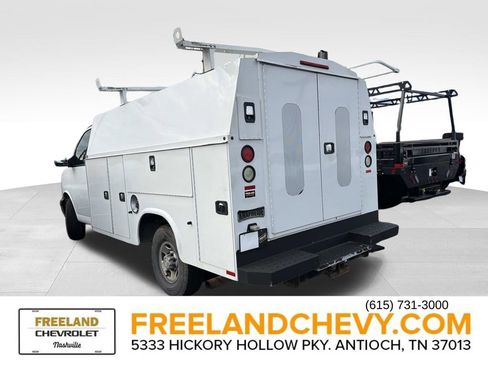 Used 2016 Chevrolet Express 3500 image 4