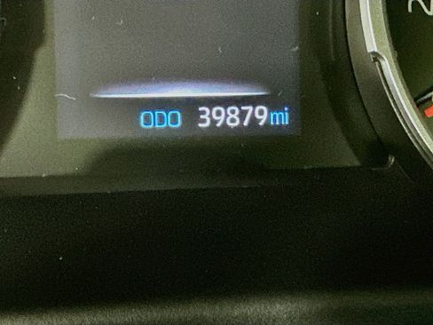 Used 2021 Toyota RAV4 LE FWD image 18