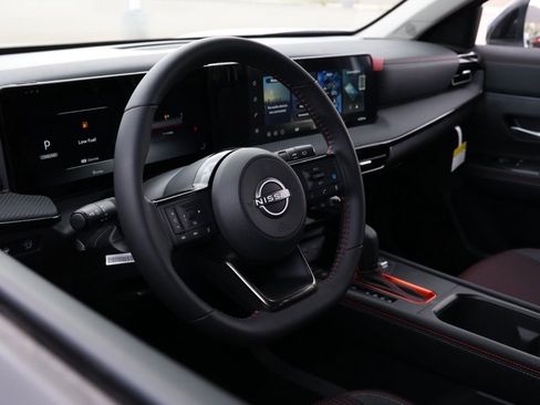 New 2026 Nissan Kicks SR image 14