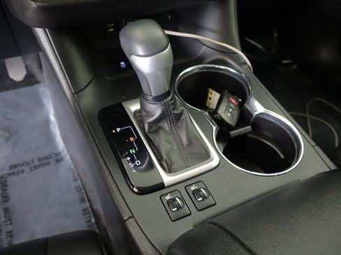 Used 2019 Toyota Highlander XLE AWD/4WD image 19