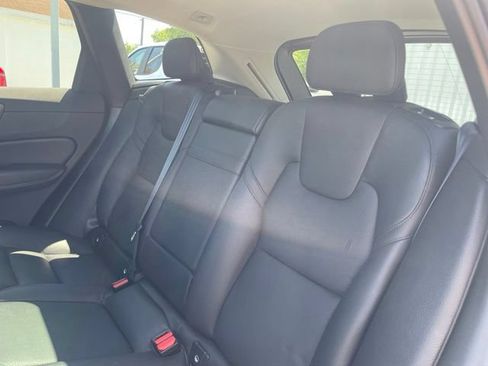 Used 2022 Volvo XC60 B5 Momentum w/ Climate Package AWD/4WD image 13