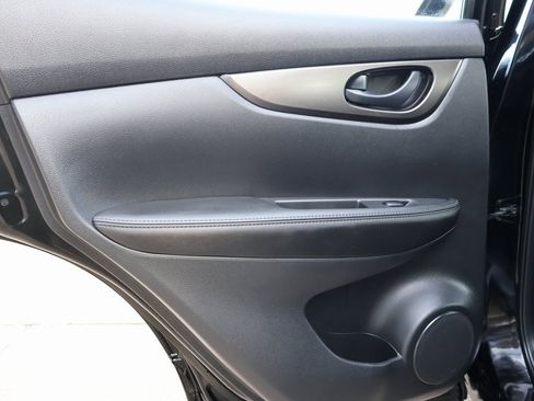 Used 2022 Nissan Rogue Sport S image 17