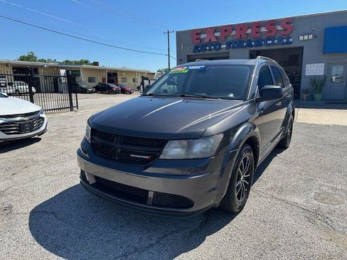 Used 2018 Dodge Journey SE w/ Popular Equipment Group image 1