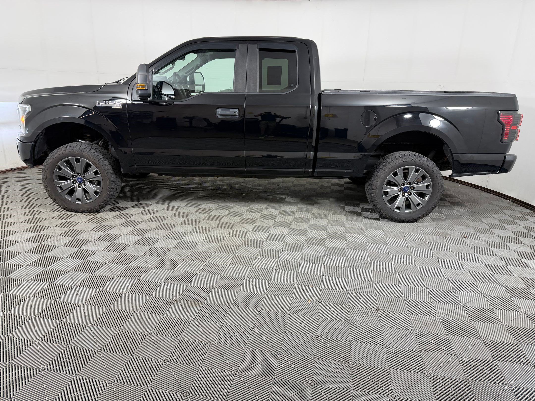 Used 2018 Ford F150 XL w/ Equipment Group 101A Mid AWD/4WD image 2
