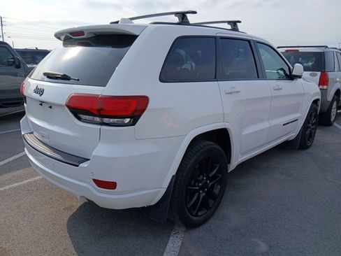 Used 2018 Jeep Grand Cherokee Altitude image 3