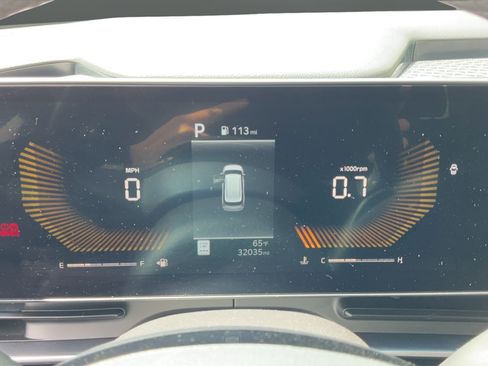 Used 2025 Kia Carnival FWD image 18