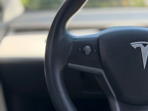 Used 2021 Tesla Model Y Long Range image 45