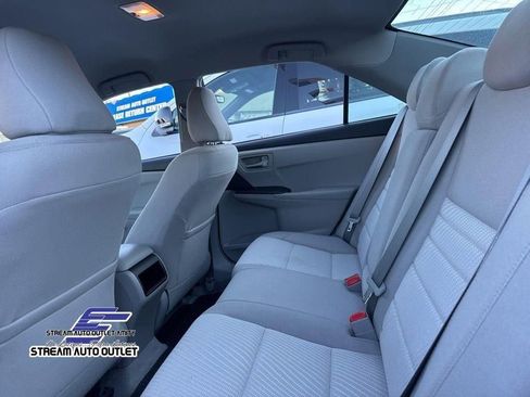 Used 2017 Toyota Camry LE FWD image 31