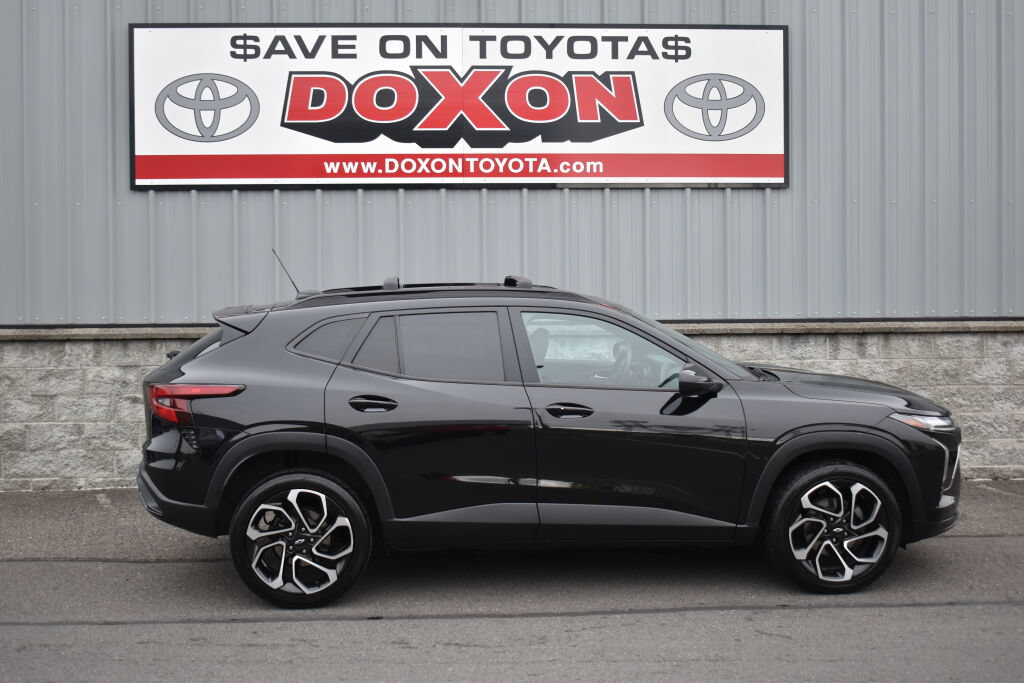 Used 2024 Chevrolet Trax RS w/ Driver Confidence Package FWD image 8