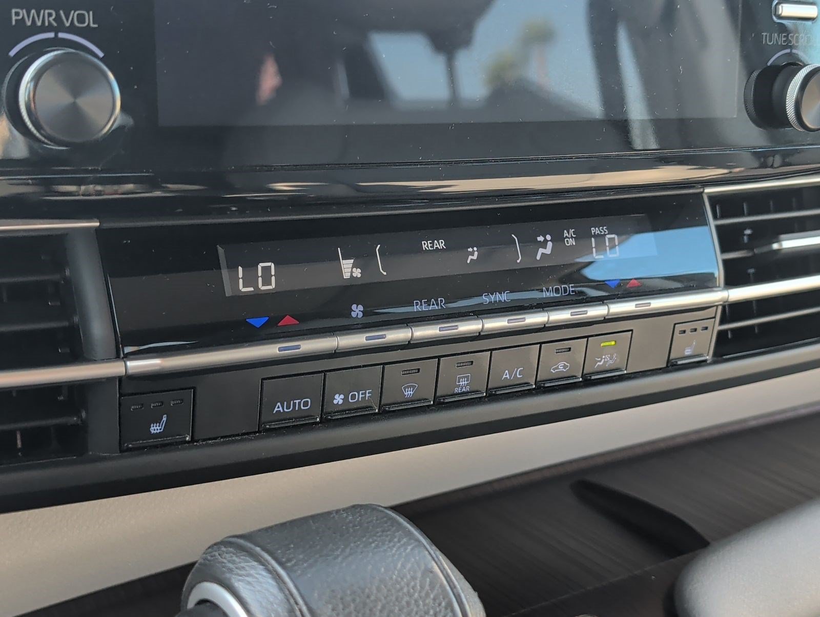 Used 2023 Toyota Sienna XLE FWD image 19