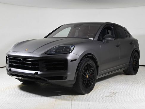 Certified 2024 Porsche Cayenne S image 1