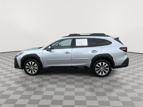 Used 2025 Subaru Outback Touring XT image 4