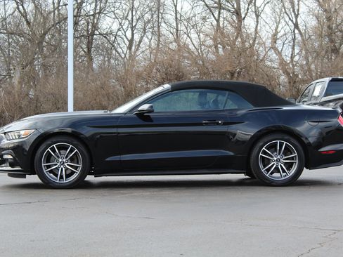 Used 2017 Ford Mustang Premium image 4