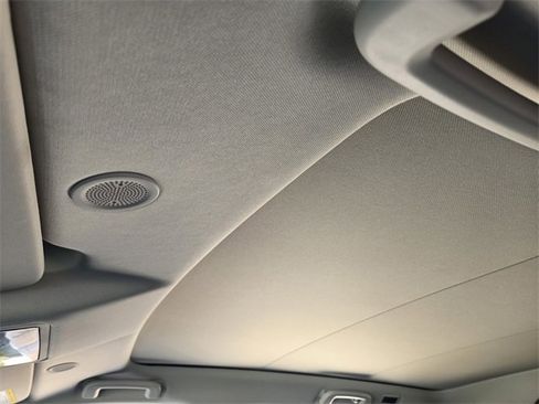 Used 2025 Land Rover Discovery Sport S image 20