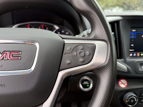 Used 2024 GMC Terrain SLE image 11