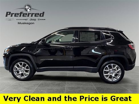 Used 2022 Jeep Compass Latitude image 12