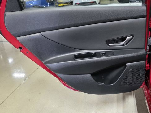 Certified 2025 Hyundai Elantra Limited image 13