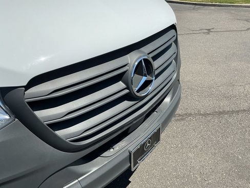 Used 2025 Mercedes-Benz Sprinter 2500 image 4