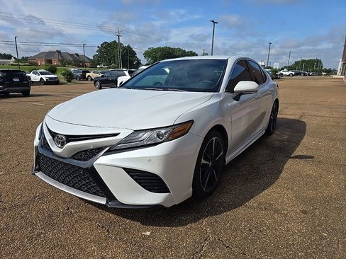 Used 2018 Toyota Camry XSE FWD image 9