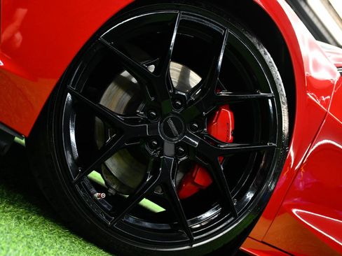 Used 2022 Chevrolet Corvette Stingray Coupe w/ Z51 Performance Package RWD image 4