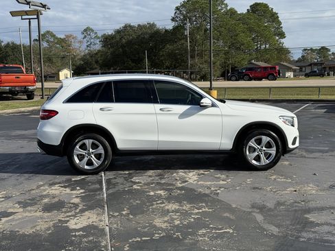 Used 2018 Mercedes-Benz GLC 300 w/ Premium Package image 11